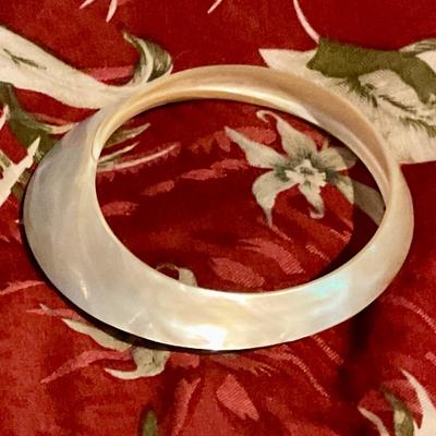 Mother of pearl bangle large diameter for easy on and off
