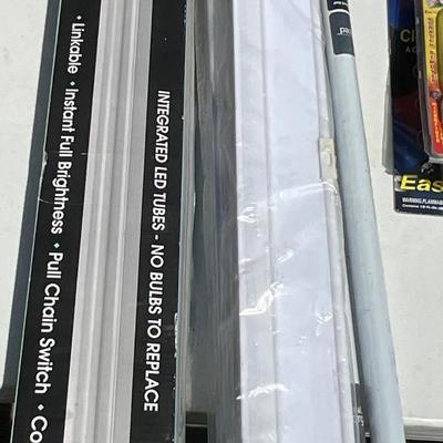 Lot# 246 LED SHOP LIGHT 4ft., Pair of Blinds, Shower Rod