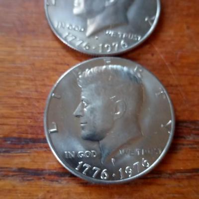 LOT 26 TWO 1976 KENNEDY HALF DOLLARS