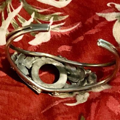 Ornate Sterling silver bracelet missing center stone
