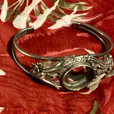 Ornate Sterling silver bracelet missing center stone
