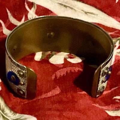 Cute costume bracelet studded with blue and copper flowers