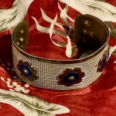 Cute costume bracelet studded with blue and copper flowers