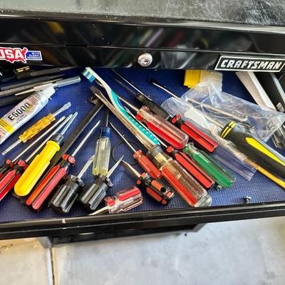 Black Craftman's tool drawer set w/ tools