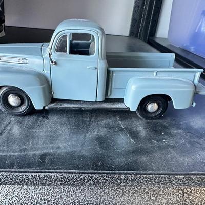 1:25 Ford F-1 Pick Up 1948 MAISTO Special Edition