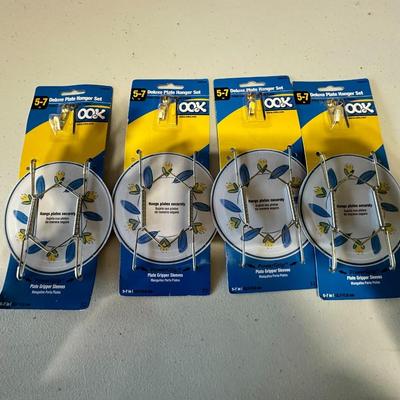 Deleuxe Plate Hanger (Set of 4)