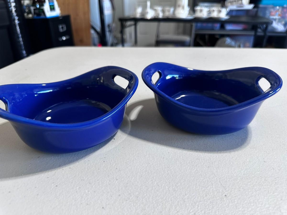 Blue ramekins (Set of 2) | EstateSales.org