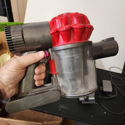 2 Dyson Cordless Vacuums w 1 Charger Both tested working