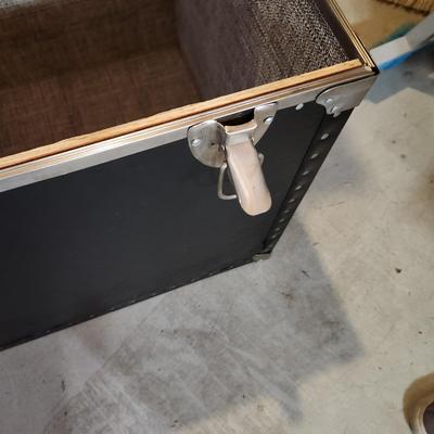 Vintage Storage Trunk 40x22x24 No Key for Lock