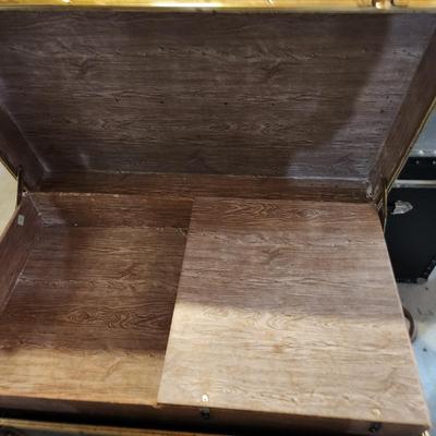 Vintage Vulcanized Trunk 36x21x24 No key for lock