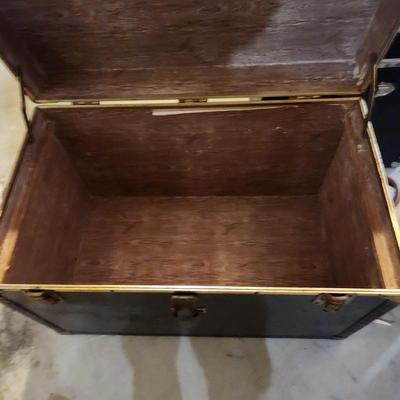 Vintage Vulcanized Trunk 36x21x24 No key for lock