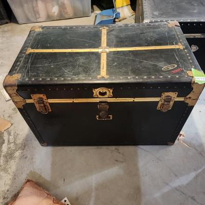 Vintage Vulcanized Trunk 36x21x24 No key for lock