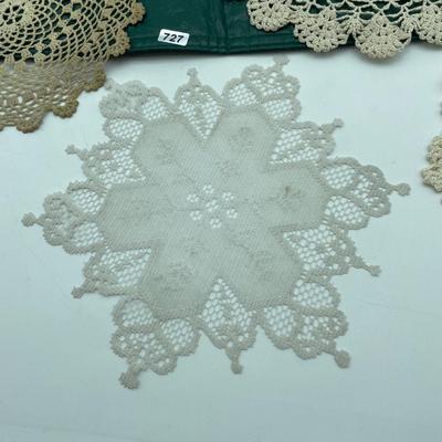 3 green table Matt’s and doily asst