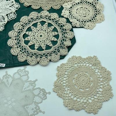 3 green table Matt’s and doily asst