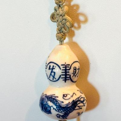 Vintage hand knotted Chinese porcelain blue and white necklace