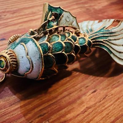 BEAUTIFUL VINTAGE CHINESE CLOISONNE KOI FISH PENDANT