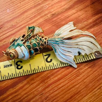 BEAUTIFUL VINTAGE CHINESE CLOISONNE KOI FISH PENDANT
