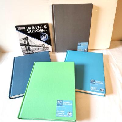 Lot #31 Professional Artist Sketch Set & 4 Blank Sketch Books