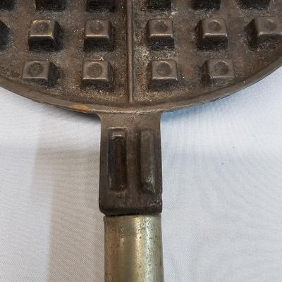 #8 Wagner Cast Iron Waffle Griddle & Stand (BS-JS)