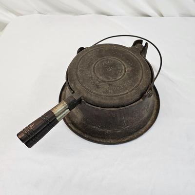 #8 Wagner Cast Iron Waffle Griddle & Stand (BS-JS)