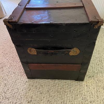 Vintage Steamer Trunk (BB-MK)