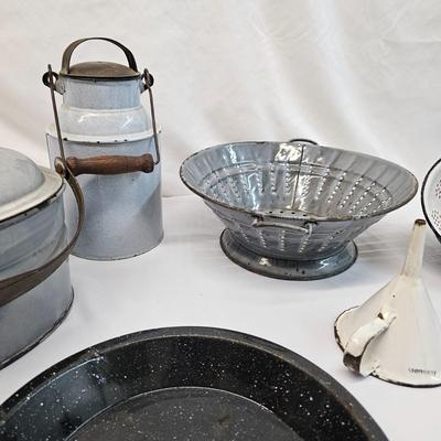 Vintage Enamel Kitchen Items (BS-JS)