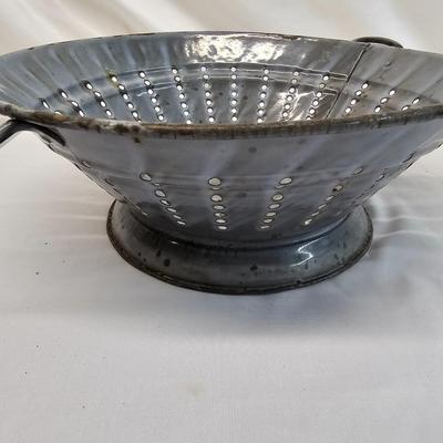 Vintage Enamel Kitchen Items (BS-JS)
