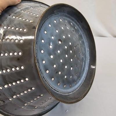 Vintage Enamel Kitchen Items (BS-JS)