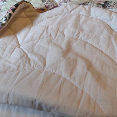 Patterned Quilt 94"