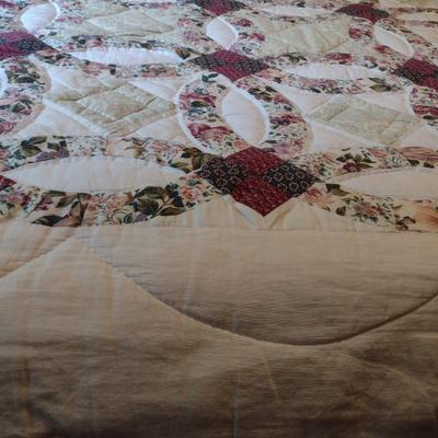Patterned Quilt 94"