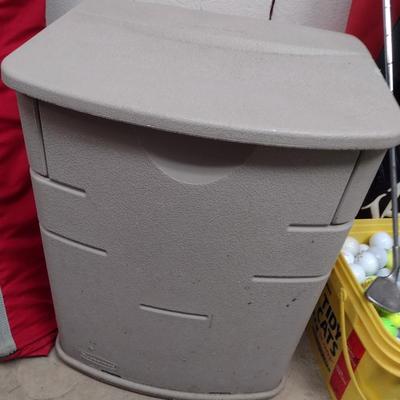 Rubbermaid Flip Top Composite Storage Bin