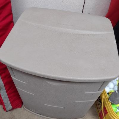 Rubbermaid Flip Top Composite Storage Bin