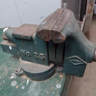 Vintage Litton Forged 3.75" Bench Vise No. 25