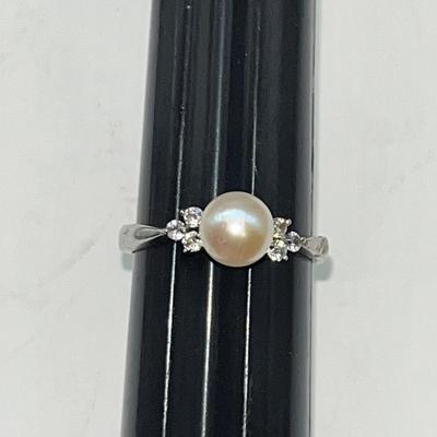 Antique Ladies Pearl Ring