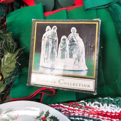 Christmas Linens, Plates, Decor & More (BS-JS)