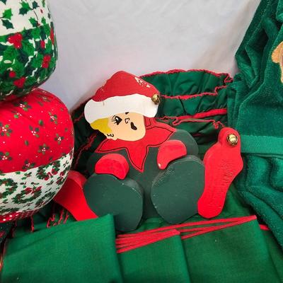 Christmas Linens, Plates, Decor & More (BS-JS)