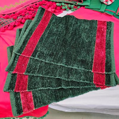 Christmas Linens, Plates, Decor & More (BS-JS)