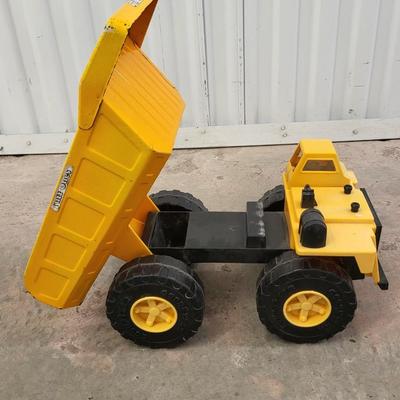 Two Metal Toy Dump Trucks Tonka, Remco