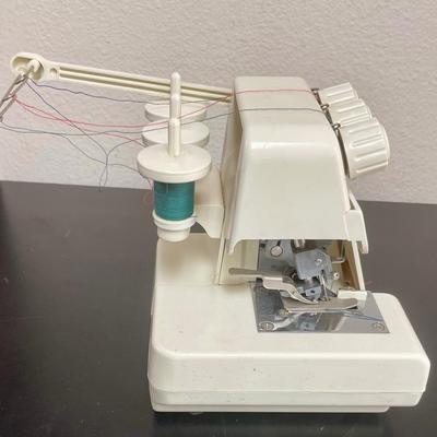 Singer Tiny Serger Overedging Machine