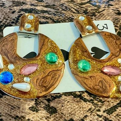 Clip on Earrings vintage, have gold swirls and colored stones