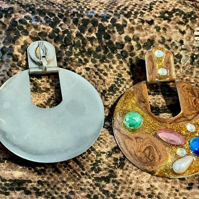 Clip on Earrings vintage, have gold swirls and colored stones