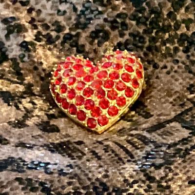 Broach heart gold with red rhinestones