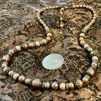 Necklace metalic beads
