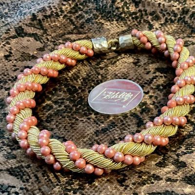 Choker pink beads and rope
