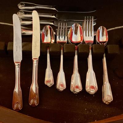 Towle , Boston Shell silver plated flatware, 36 piece service for 6, teaspoon, soup spoon, iced tea spoon, knife, salad and dinner fork
