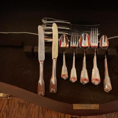 Towle , Boston Shell silver plated flatware, 36 piece service for 6, teaspoon, soup spoon, iced tea spoon, knife, salad and dinner fork