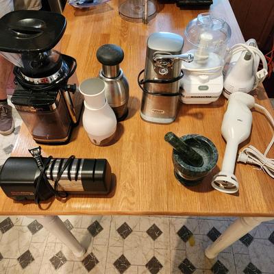 Lot Small Kitchen Appliances Knife Sharpener, Cuisinart Coffee Grinder Can Opener, Processor, BrAun