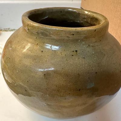 1931 POTTERY VASE SIGNED