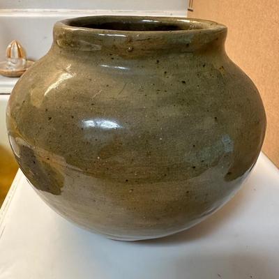 1931 POTTERY VASE SIGNED