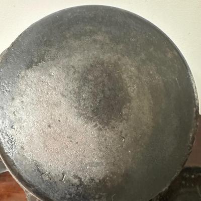CAST IRON FRY PAN LOT
